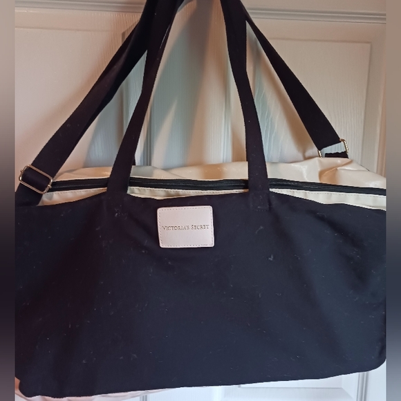 LARGE VICTORIA'S SECRET DUFFLE BAG - Picture 1 of 10